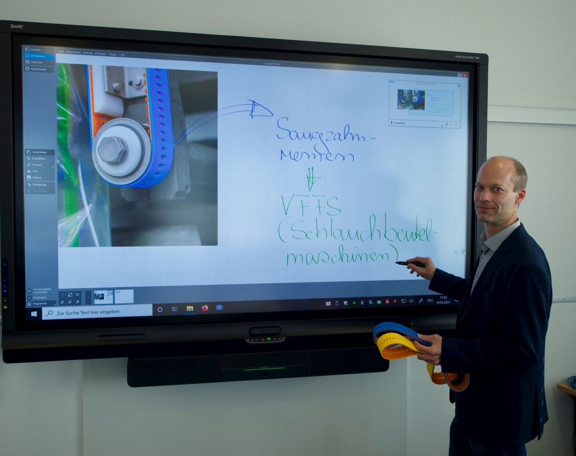 Dr Andreas Knödel stellt vor, wie Videokonferenz bei BGK GmbH Endlosband funktioniert.